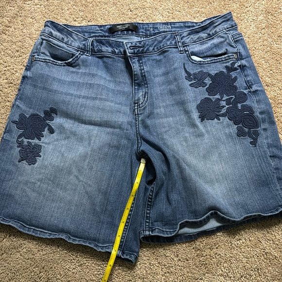 Simply Vera Vera Wang Mid Rise shorts size 16 - Picture 1 of 2